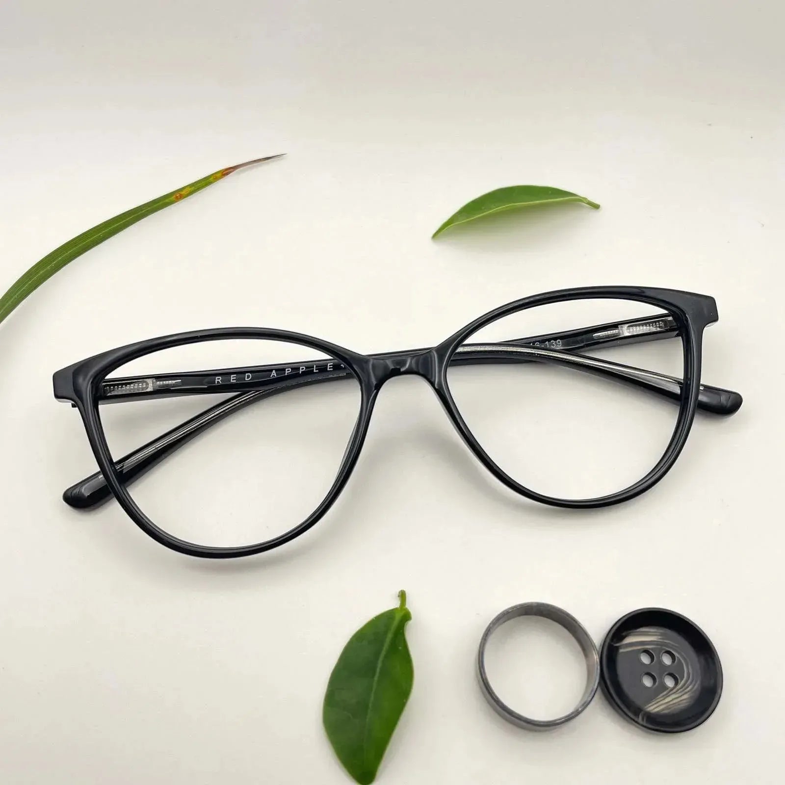 Apple - black - Simple Specs