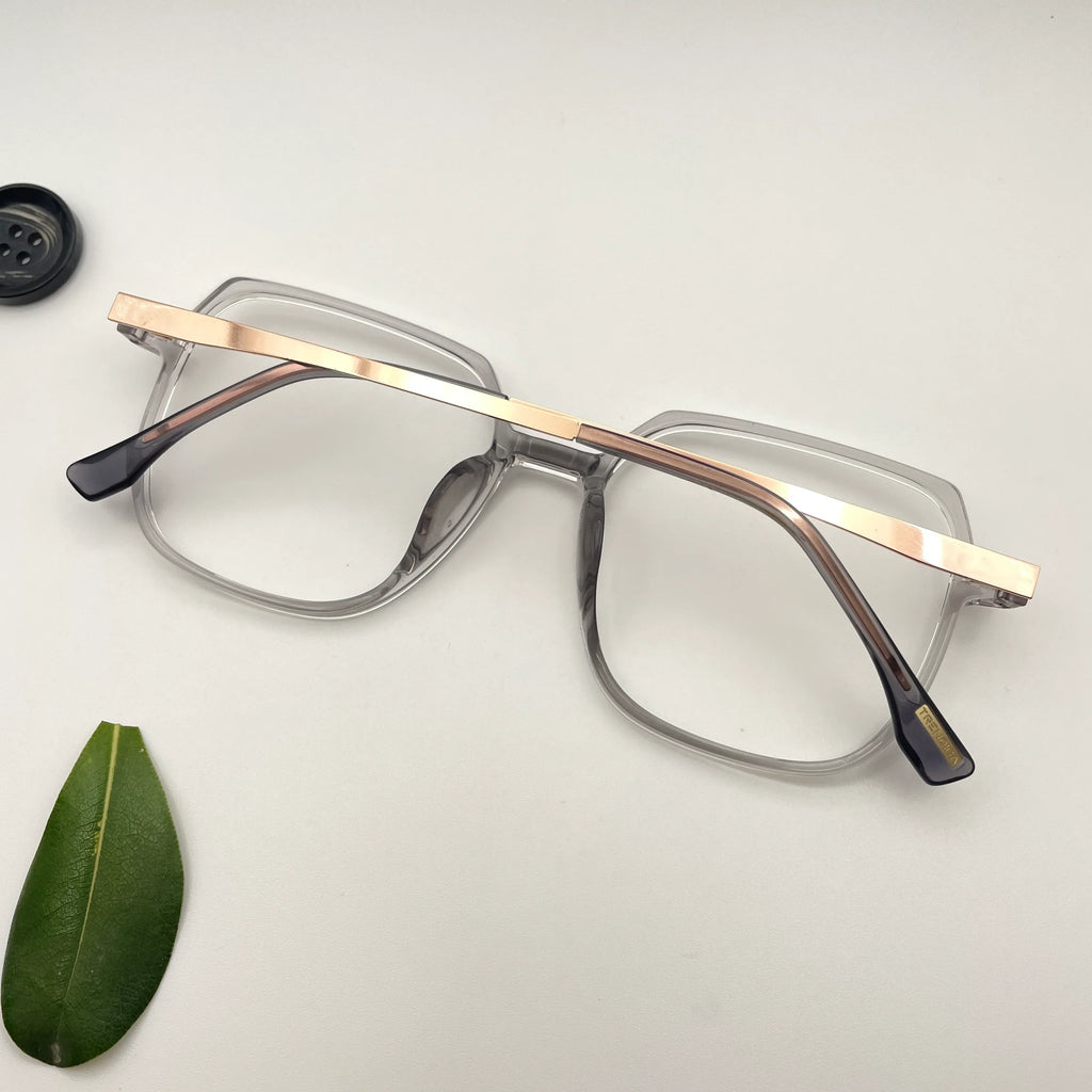 Storm - Simple Specs