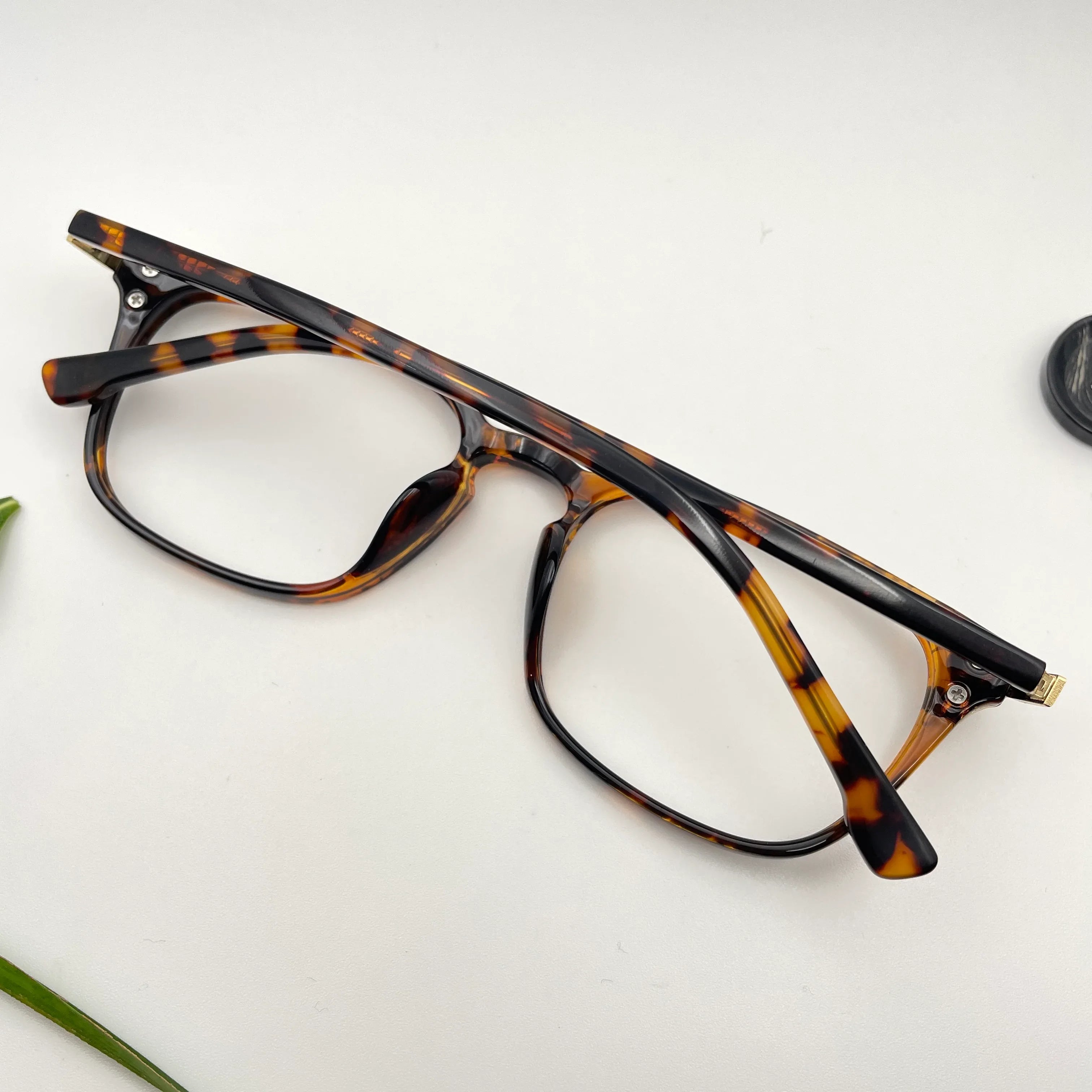 Walnut - Simple Specs